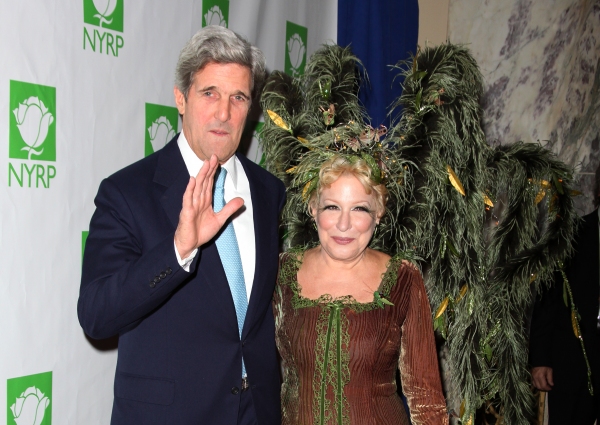 Photo Coverage: 15th Annual Hulaween Benefit Gala Image