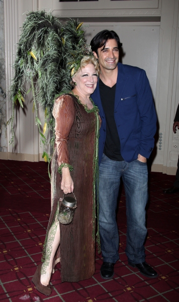 Photo Coverage: 15th Annual Hulaween Benefit Gala Image