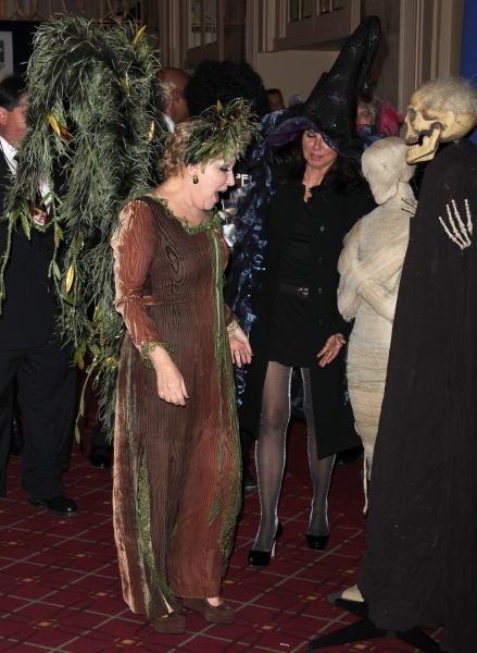 Photo Coverage: 15th Annual Hulaween Benefit Gala Image