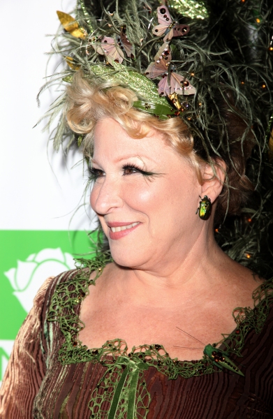 Photo Coverage: 15th Annual Hulaween Benefit Gala Image