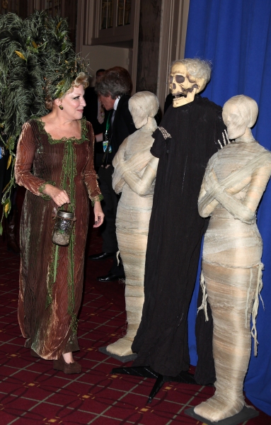 Photo Coverage: 15th Annual Hulaween Benefit Gala Image