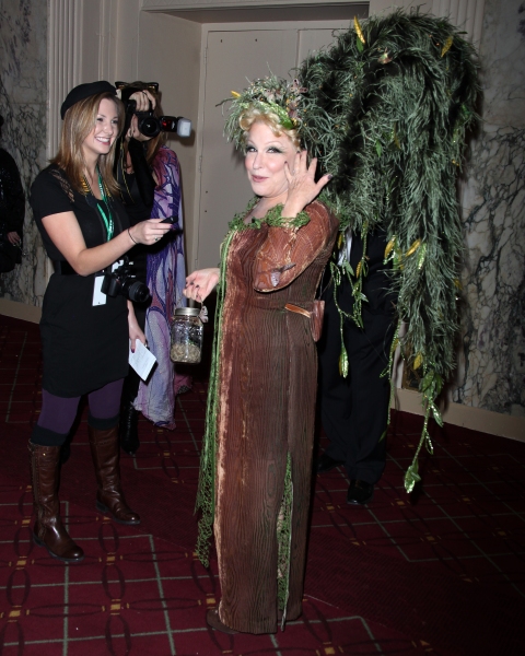 Photo Coverage: 15th Annual Hulaween Benefit Gala Image