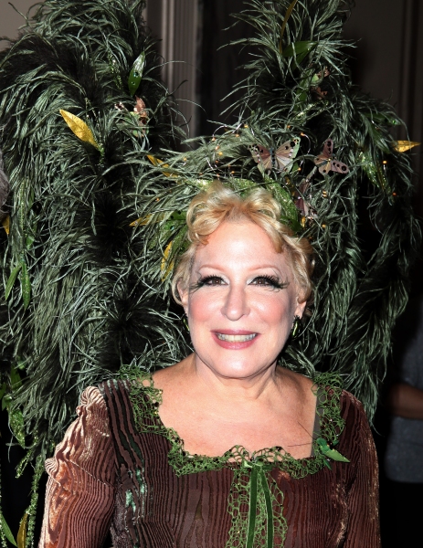 Photo Coverage: 15th Annual Hulaween Benefit Gala Image
