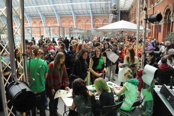 Photo Coverage: WICKED Day 2010 - Live From London! Image