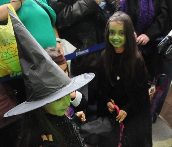 Photo Coverage: WICKED Day 2010 - Live From London! Image