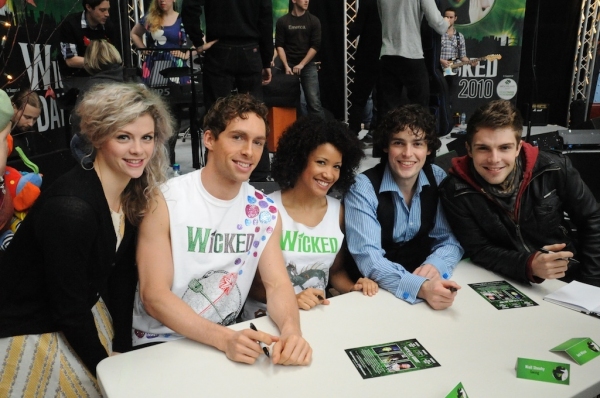 Photo Coverage: WICKED Day 2010 - Live From London! Image