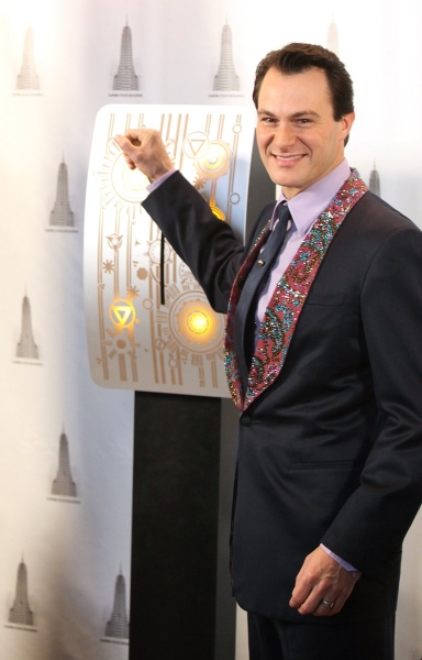 Photo Coverage: JERSEY BOYS Lighting Ceremony at the Empire State Building Image