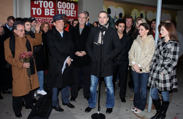 Frankie Valli, Bob Gaudio, Des McAnuff, Jordan Roth & cast Photo