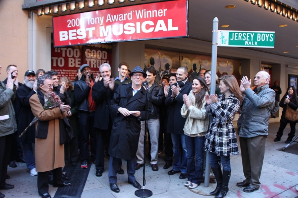 Frankie Valli, Bob Gaudio, Des McAnuff, Jordan Roth  & cast Photo