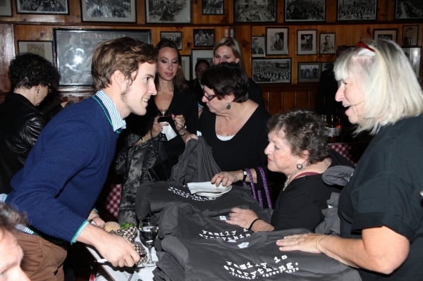 Photo Coverage: JERSEY BOYS celebrates Five Years on Broadway with Fans! Image