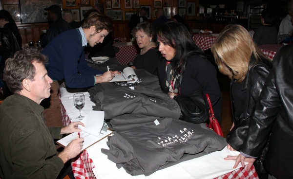 Photo Coverage: JERSEY BOYS celebrates Five Years on Broadway with Fans! Image