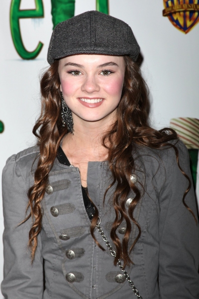 Madeline Carroll Photo