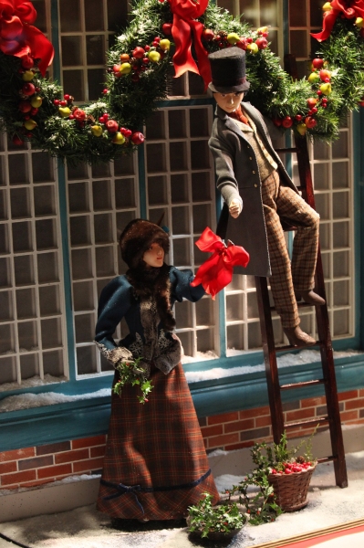 Photo Coverage: Chenoweth 'Shares The Joy' at the Lord & Taylor Christmas Window Unveiling 