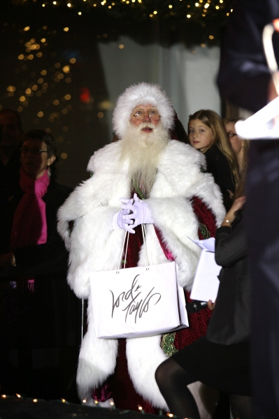 Photo Coverage: Chenoweth 'Shares The Joy' at the Lord & Taylor Christmas Window Unveiling 
