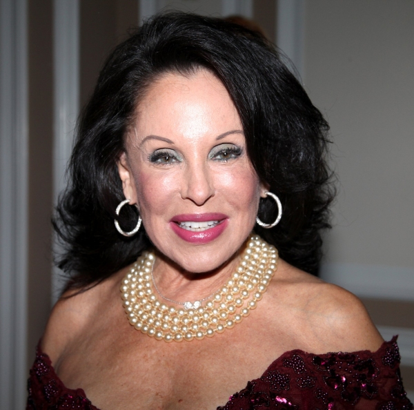 Photo Coverage: Joan Collins Celebrates Feinstein's Opening Image