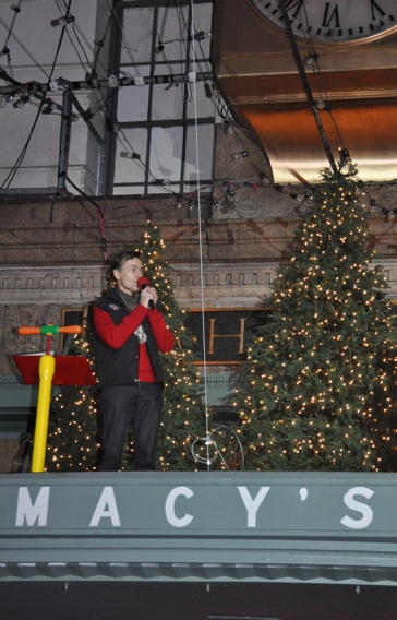 Photo Coverage: Macy's Herald Square Christmas Window Unveiling Spectacular Image