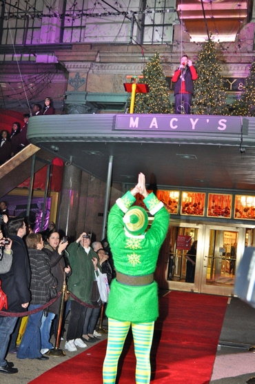 Photo Coverage: Macy's Herald Square Christmas Window Unveiling Spectacular Image