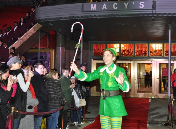 Photo Coverage: Macy's Herald Square Christmas Window Unveiling Spectacular Image
