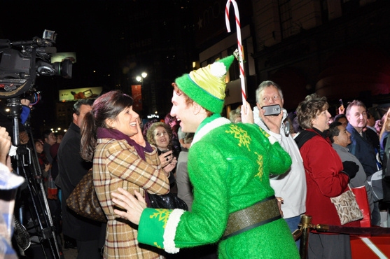 Photo Coverage: Macy's Herald Square Christmas Window Unveiling Spectacular Image
