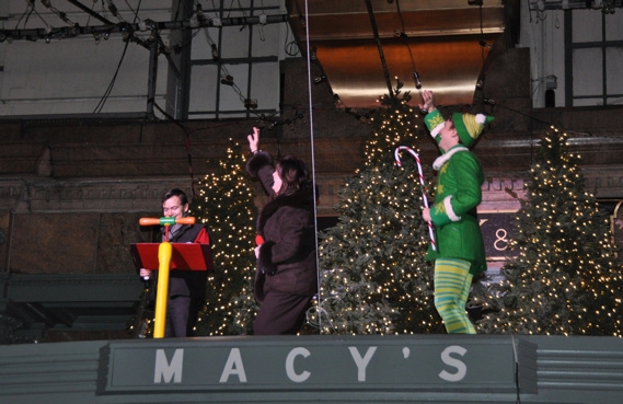 Photo Coverage: Macy's Herald Square Christmas Window Unveiling Spectacular Image