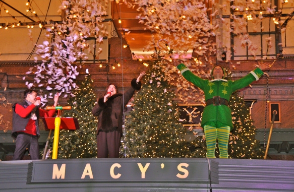 Photo Coverage: Macy's Herald Square Christmas Window Unveiling Spectacular Image