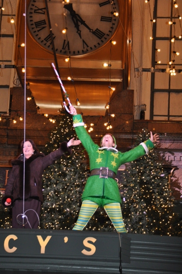 Photo Coverage: Macy's Herald Square Christmas Window Unveiling Spectacular Image