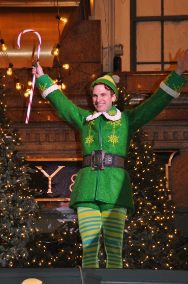 Photo Coverage: Macy's Herald Square Christmas Window Unveiling Spectacular Image