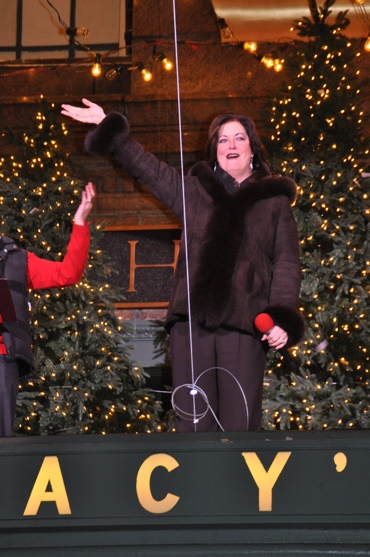 Photo Coverage: Macy's Herald Square Christmas Window Unveiling Spectacular 
