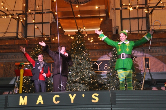 Photo Coverage: Macy's Herald Square Christmas Window Unveiling Spectacular Image