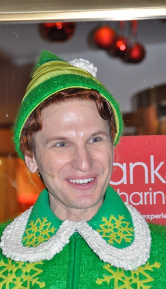 Photo Coverage: Macy's Herald Square Christmas Window Unveiling Spectacular Image