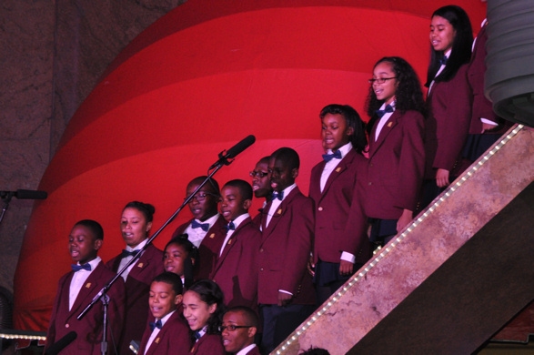 Photo Coverage: Macy's Herald Square Christmas Window Unveiling Spectacular Image