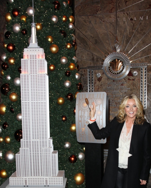 Photo Coverage: Jane Krakowski Lights Up the Empire State Building for Charity Image