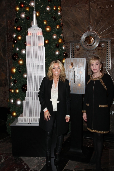Photo Coverage: Jane Krakowski Lights Up the Empire State Building for Charity Image