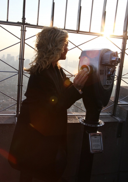 Photo Coverage: Jane Krakowski Lights Up the Empire State Building for Charity Image