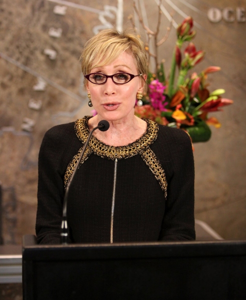 Photo Coverage: Jane Krakowski Lights Up the Empire State Building for Charity Image