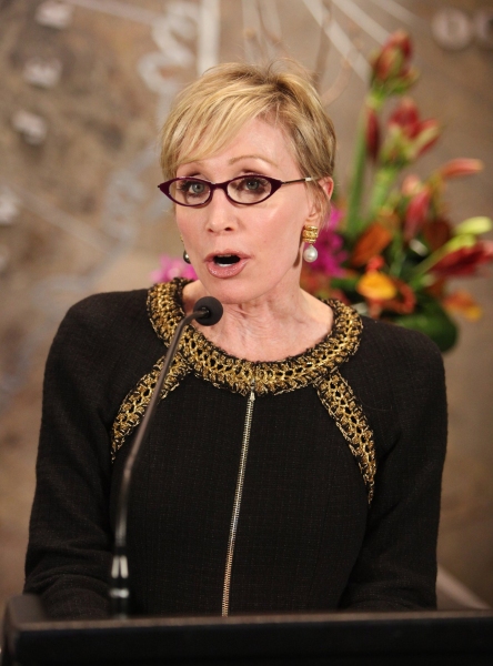 Photo Coverage: Jane Krakowski Lights Up the Empire State Building for Charity Image