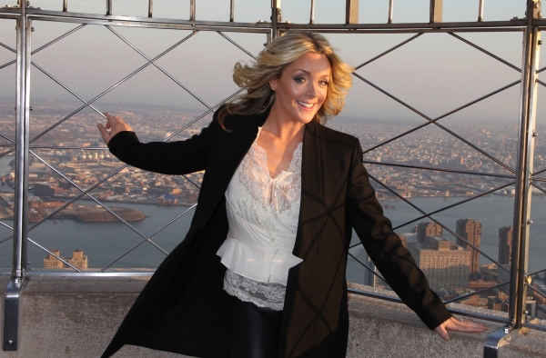 Photo Coverage: Jane Krakowski Lights Up the Empire State Building for Charity Image