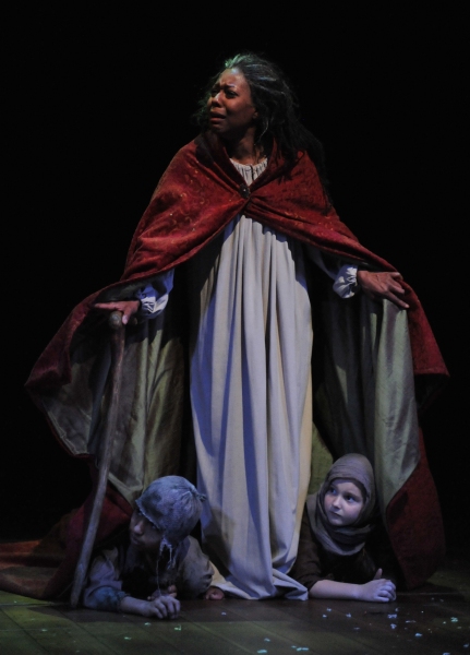 Photo Flash: A CHRISTMAS CAROL at Goodman Theatre Image