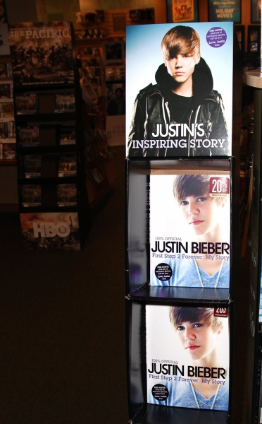 Photo Coverage: Justin Bieber Promotes New Memoir Image