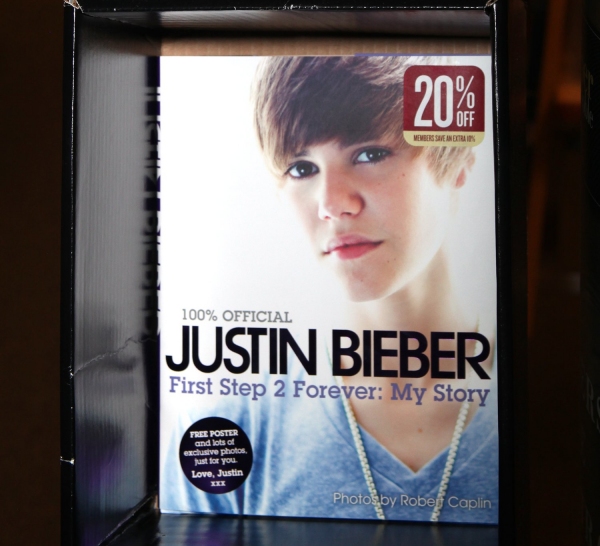 Photo Coverage: Justin Bieber Promotes New Memoir Image