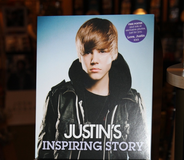 Photo Coverage: Justin Bieber Promotes New Memoir Image