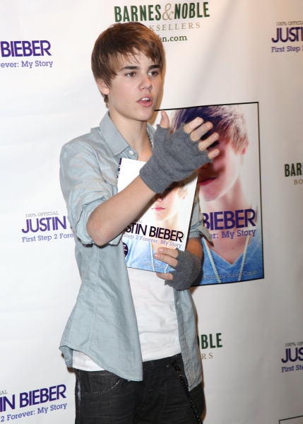 Photo Coverage: Justin Bieber Promotes New Memoir Image