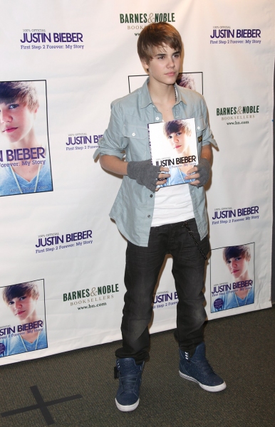 Photo Coverage: Justin Bieber Promotes New Memoir Image
