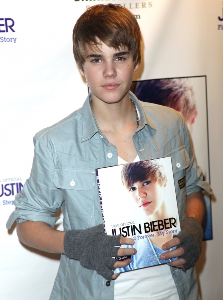 Photo Coverage: Justin Bieber Promotes New Memoir Image