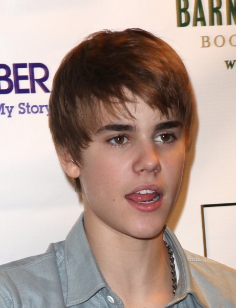 Photo Coverage: Justin Bieber Promotes New Memoir Image
