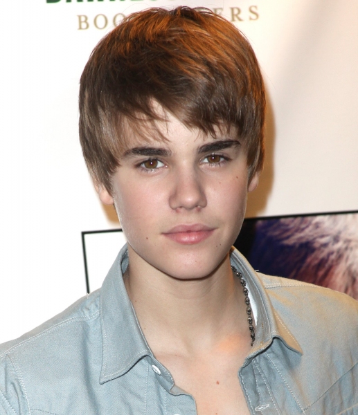 Photo Coverage: Justin Bieber Promotes New Memoir Image
