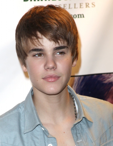 Photo Coverage: Justin Bieber Promotes New Memoir Image