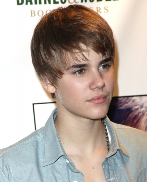 Photo Coverage: Justin Bieber Promotes New Memoir Image