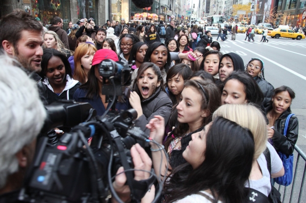 Photo Coverage: Justin Bieber Promotes New Memoir Image