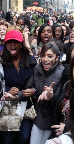 Photo Coverage: Justin Bieber Promotes New Memoir Image
